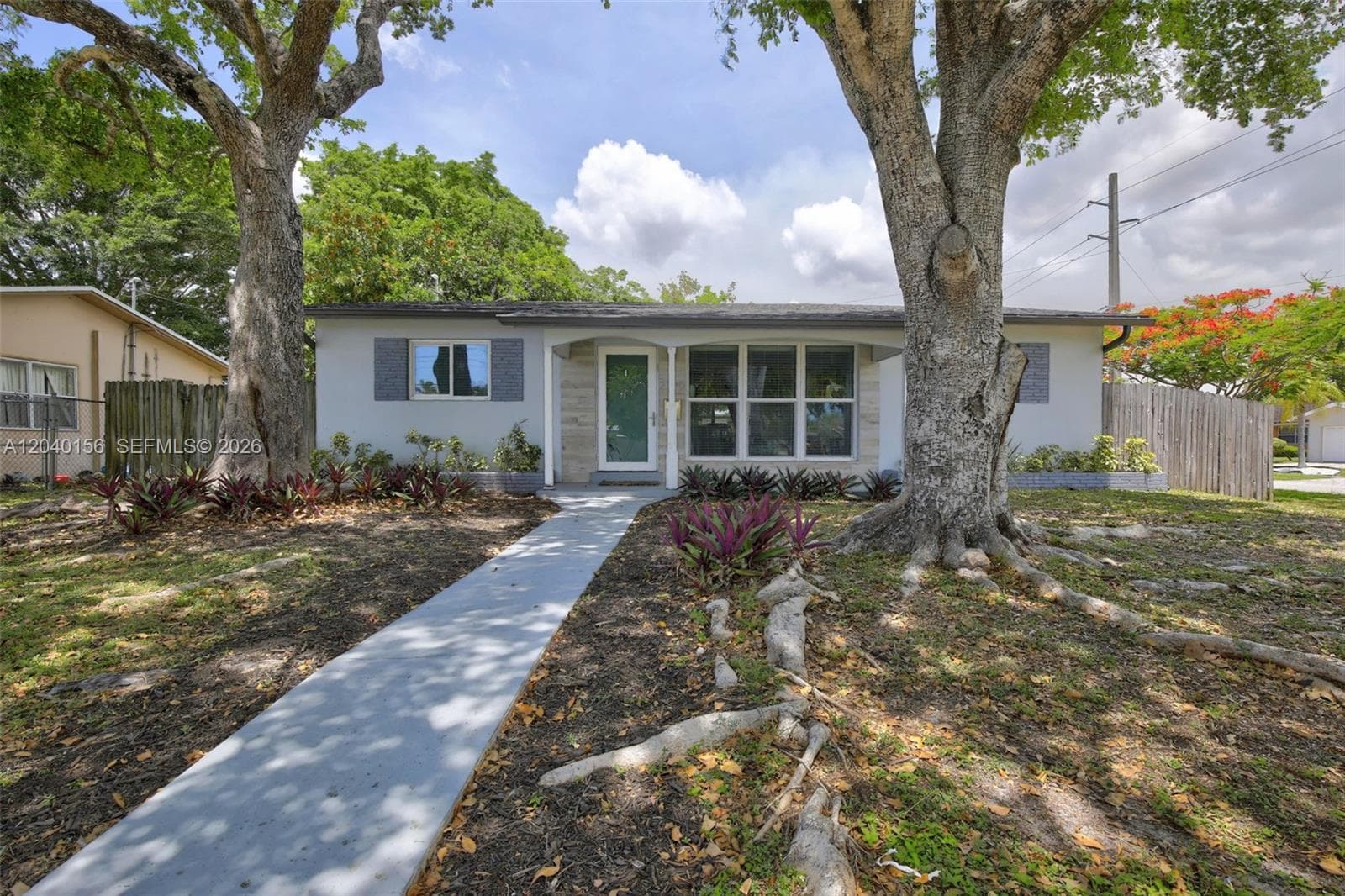 Single-family home at 2220 N 40th Ave, Hollywood, FL
