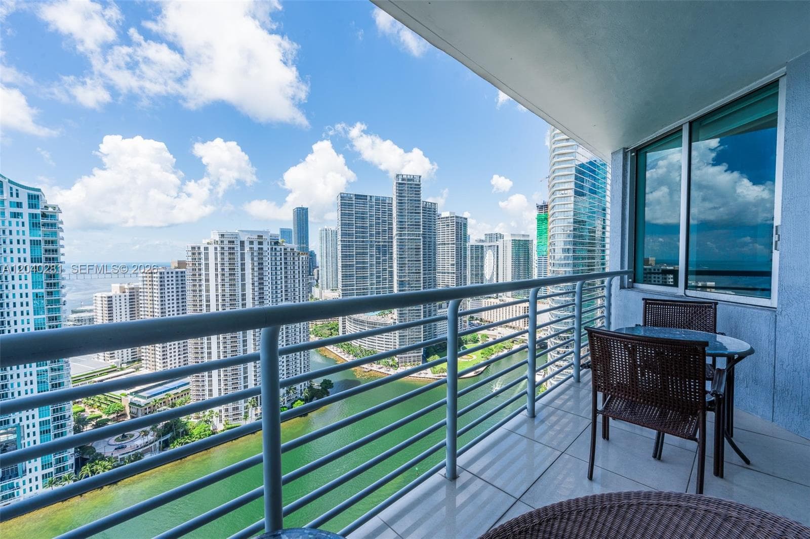 Condo en 325 S Biscayne Blvd, Miami — foto 3