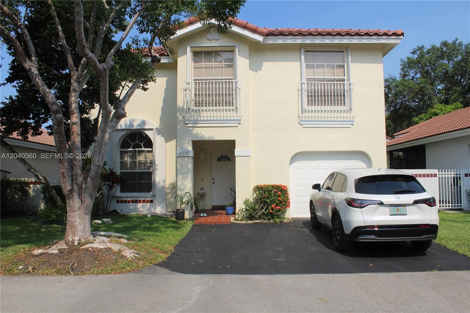 Single-family home at 1335 Seagrape Cir, Weston — photo 2