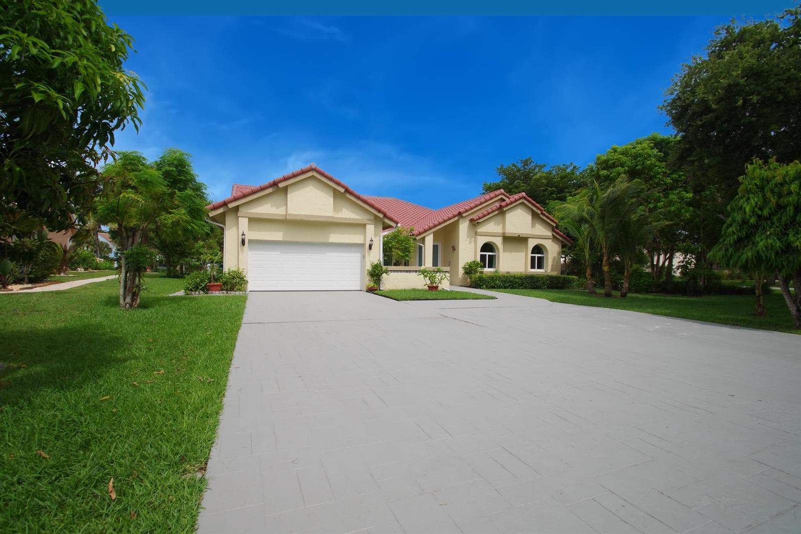 Single-family home at 6300 NW 60th Way, Parkland, FL