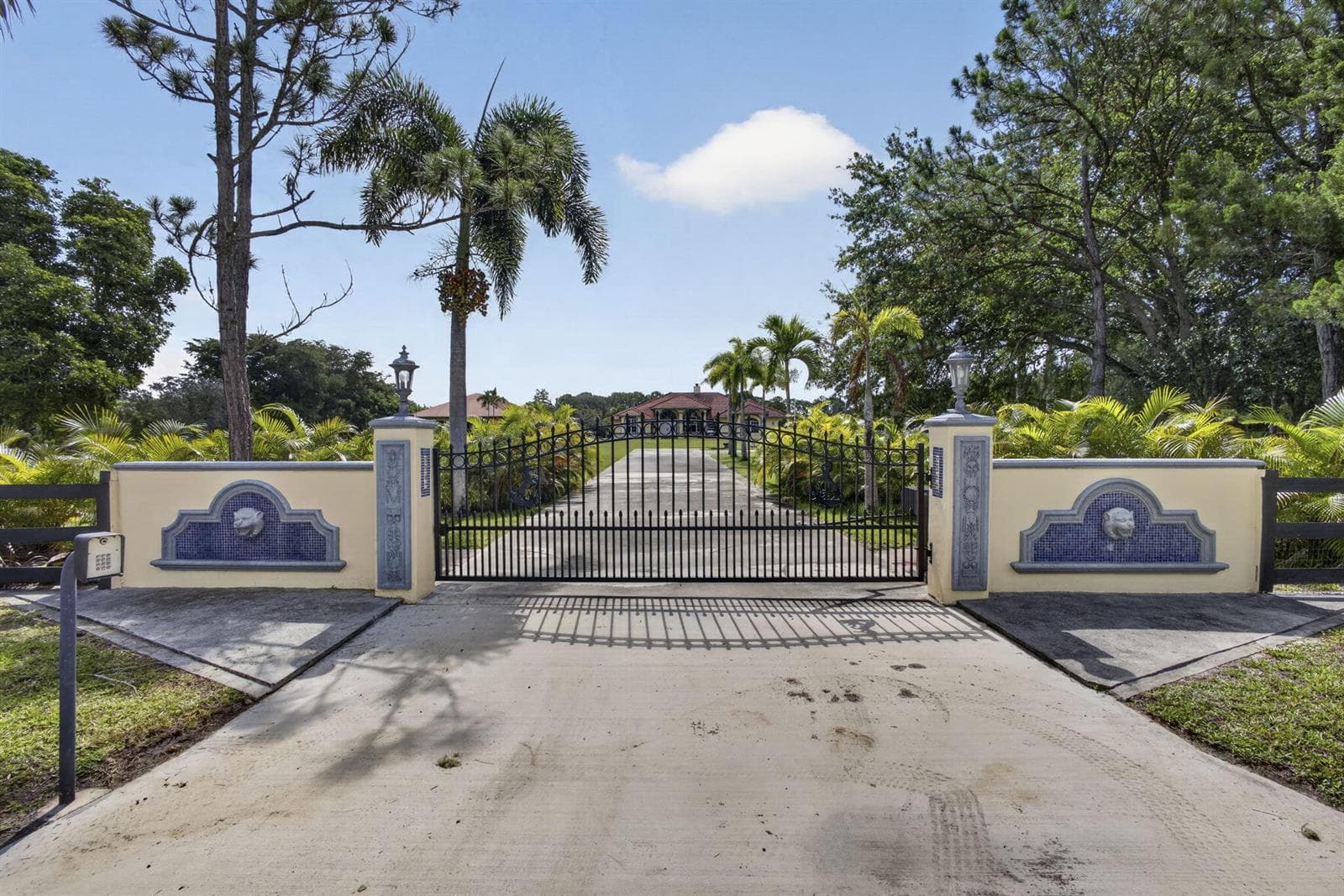Single-family home at 2564 Deer Run Trail, Loxahatchee, FL