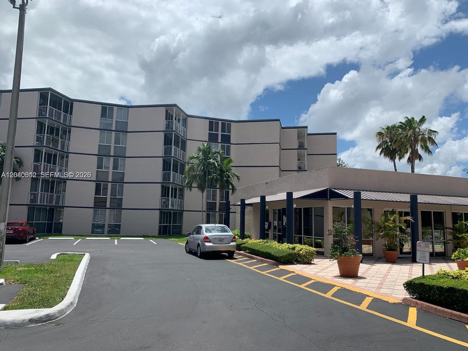 Condo at 7035 NW 186th St, Hialeah, FL