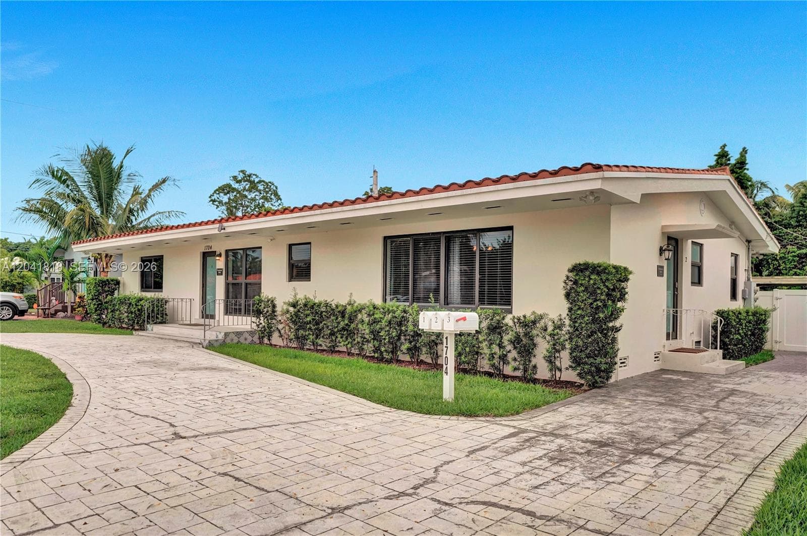 Single-family home at 1704 Rodman St, Hollywood, FL