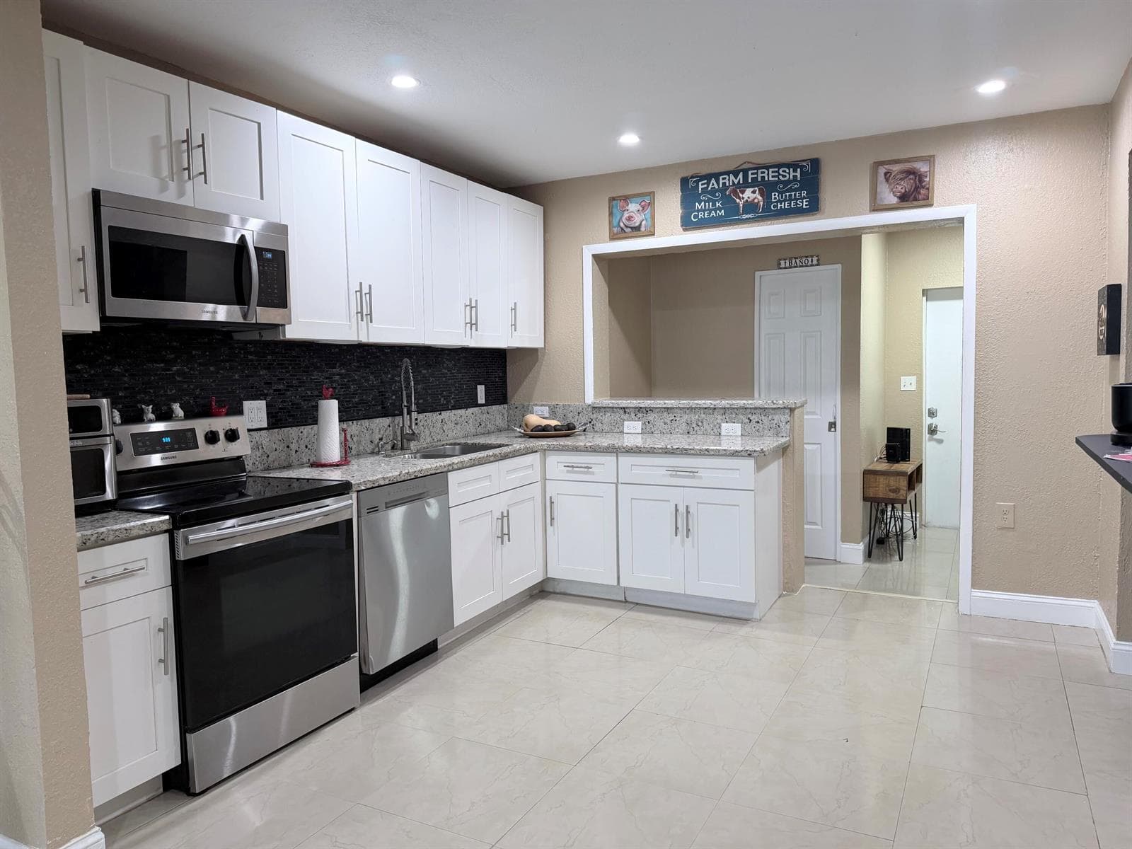 Single-family home at 2000 SW 95th Terrace, Miramar, FL