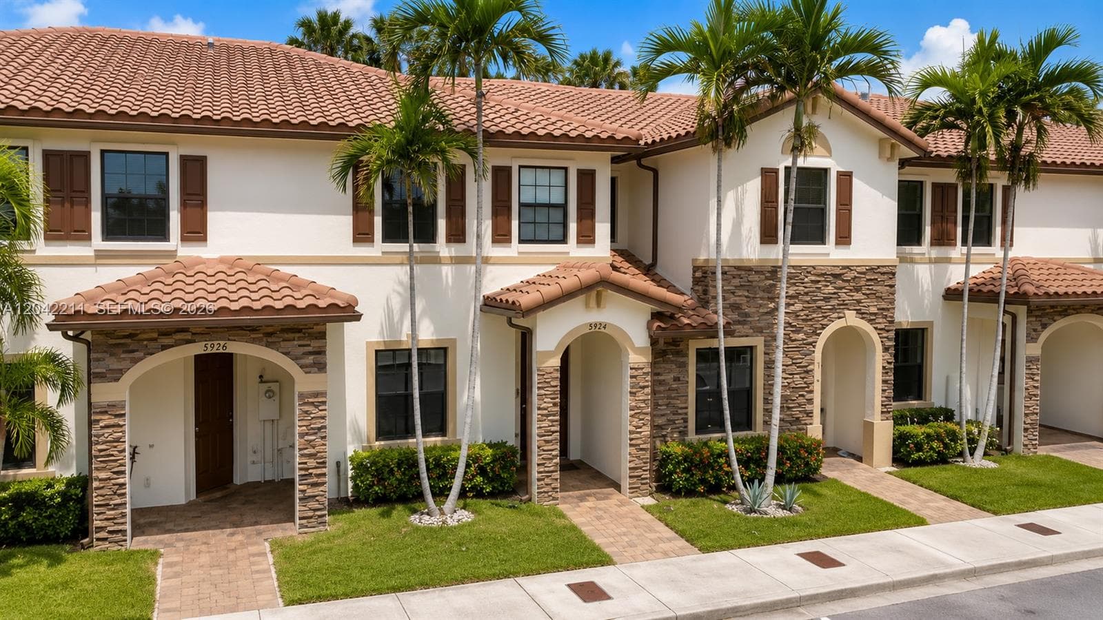 Townhouse at 8954 W 35th Way, Hialeah — photo 2