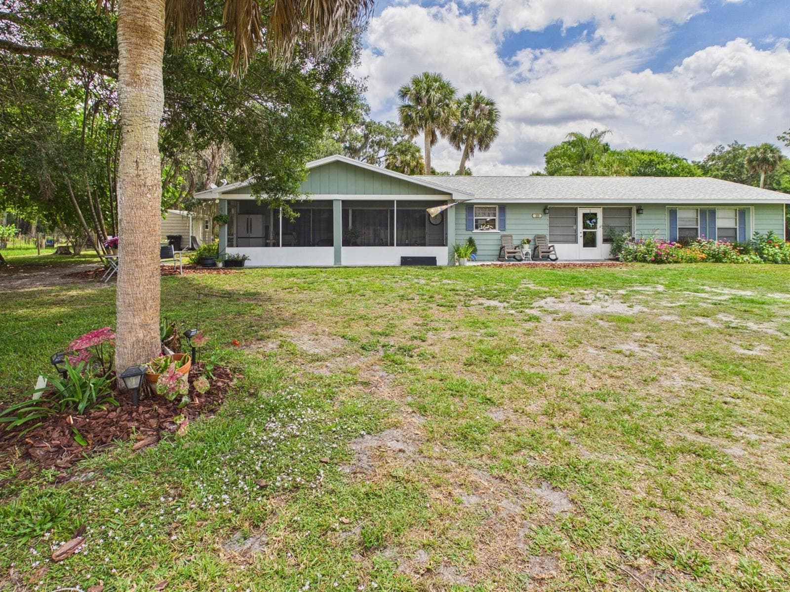 Single-family home at 220 SW 67th Drive, Okeechobee, FL