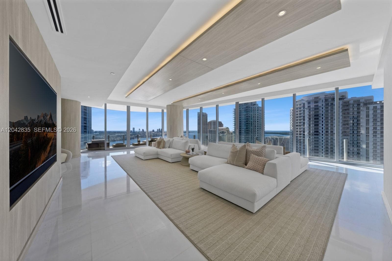 Condo at 300 Biscayne Boulevard Way, Miami — photo 1