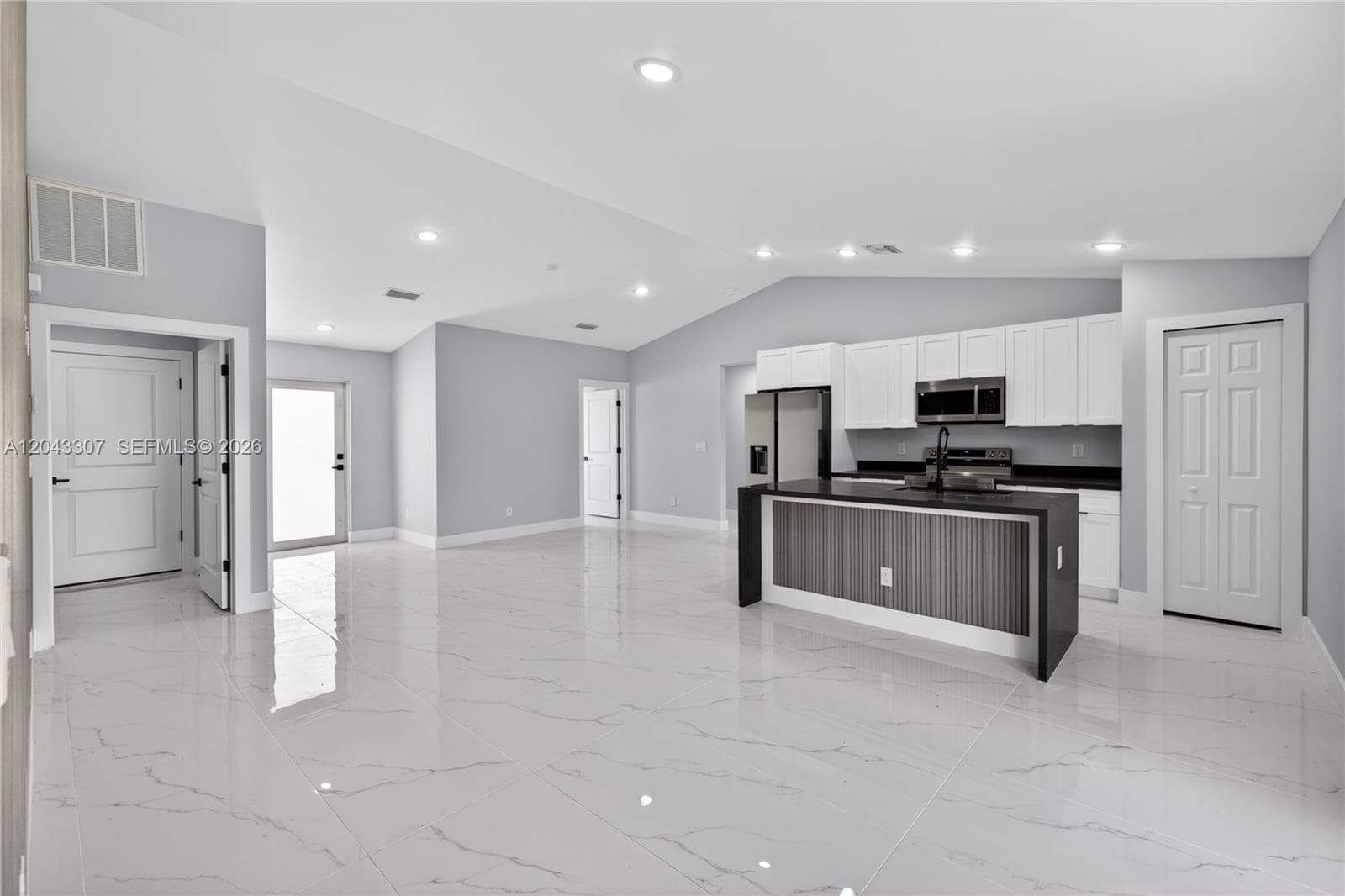 Single-family home at 702 carbon st, Lehigh Acres — photo 3