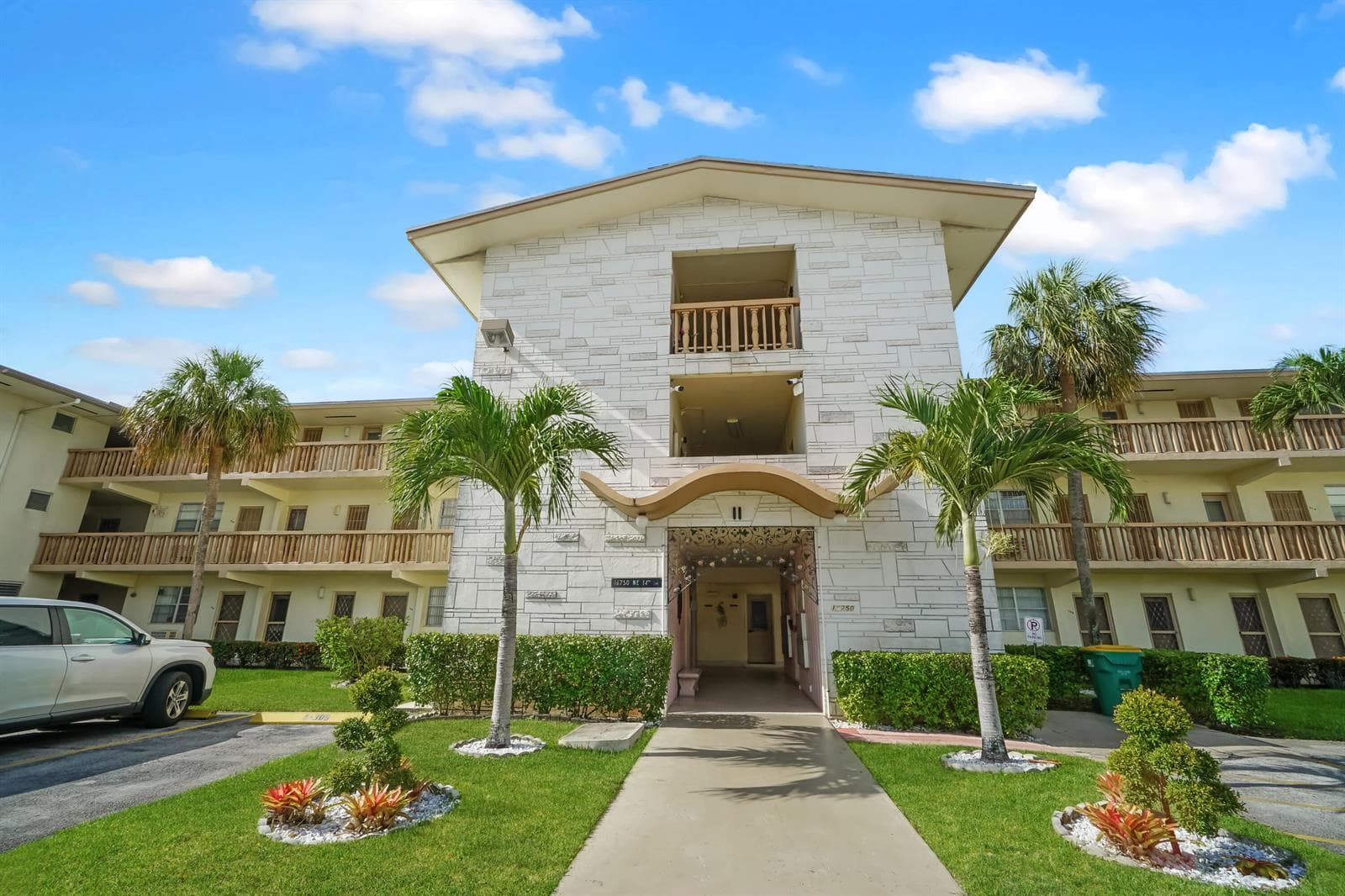 Co-op at 16750 NE 14th Avenue, Miami, FL