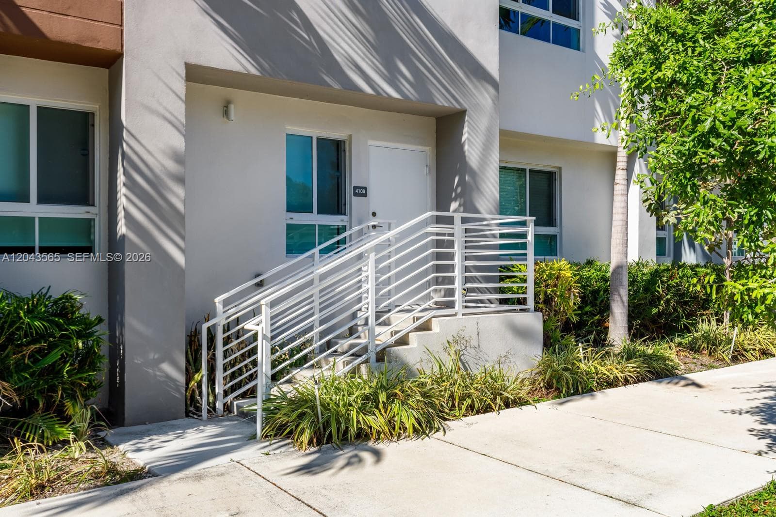 Villa at 2505 NE 193rd St, Miami — photo 1