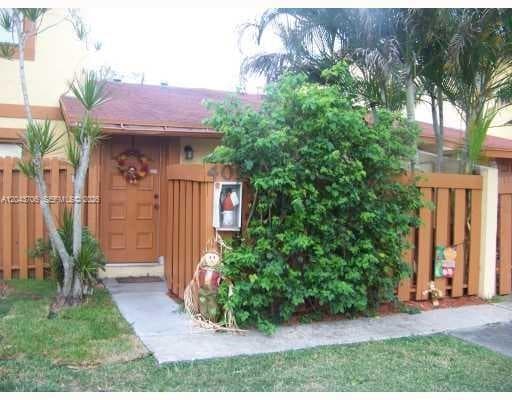 Villa at 4091 Sierra Te, Sunrise — photo 2