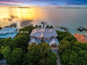 Single-family home at 104 Coastal Dr, Key Largo — photo 2