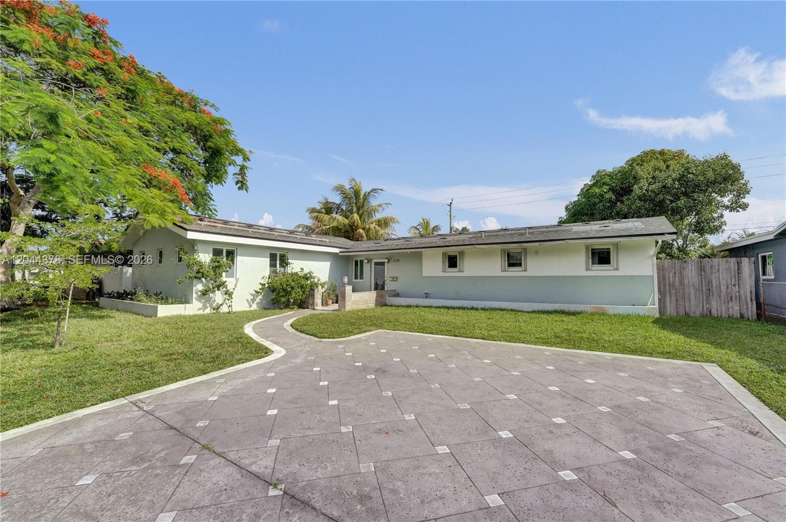 Single-family home at 4311 Hayes St, Hollywood, FL