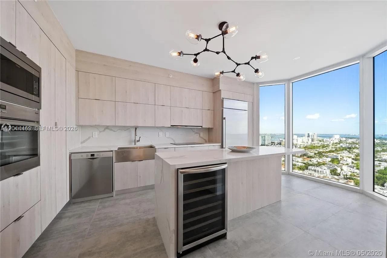 Condo at 300 S Pointe Dr, Miami Beach, FL
