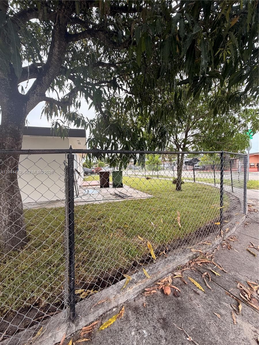 Single-family home en 191 SE 6th Ave, Hialeah — foto 2