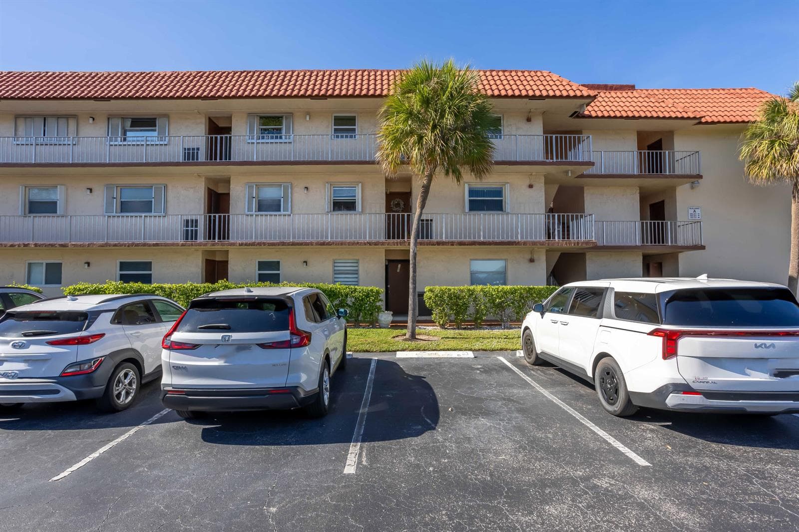 Condo at 700 SE 6th Avenue, Deerfield Beach, FL