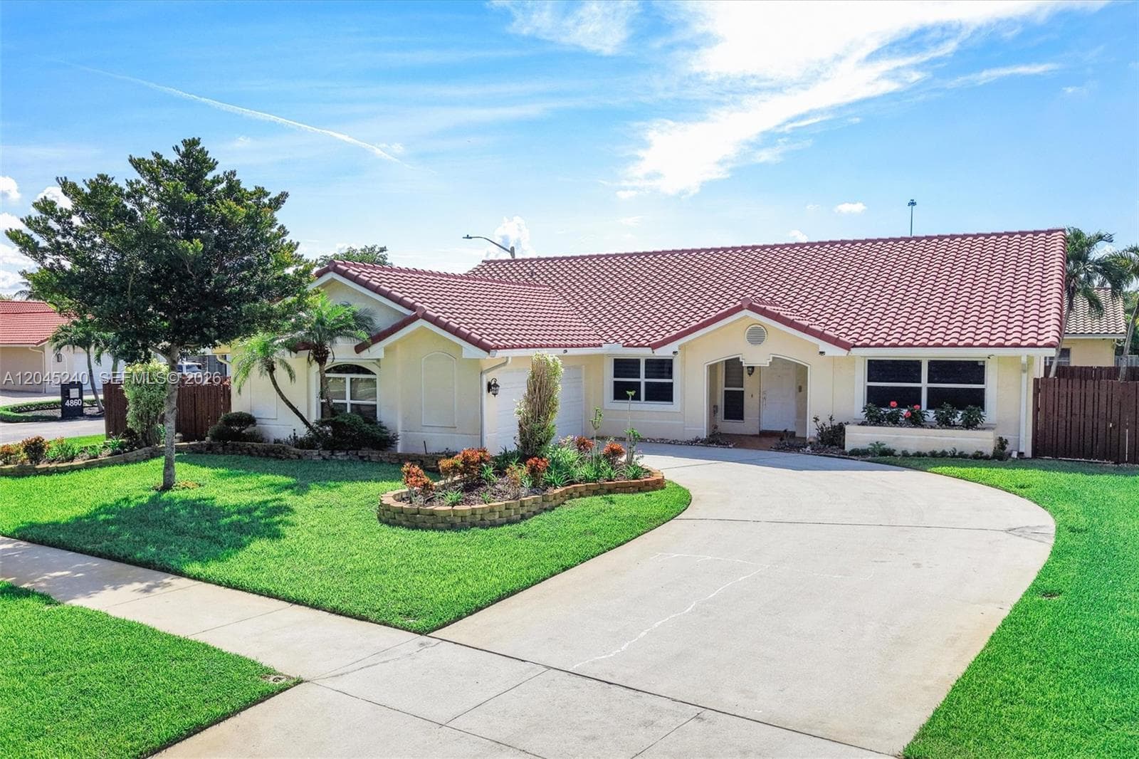 Single-family home at 4870 Hawkes Bluff Ave, Davie, FL