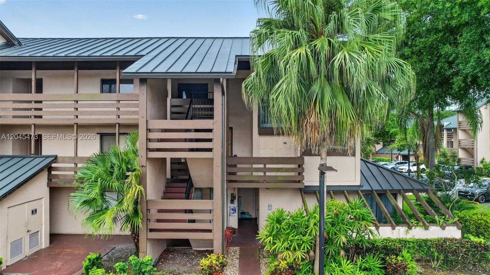 Condo at 120 SW 96th Ter, Plantation, FL