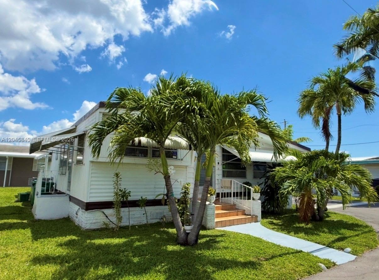 Mobile home at 3309 Orange ST, Hollywood, FL