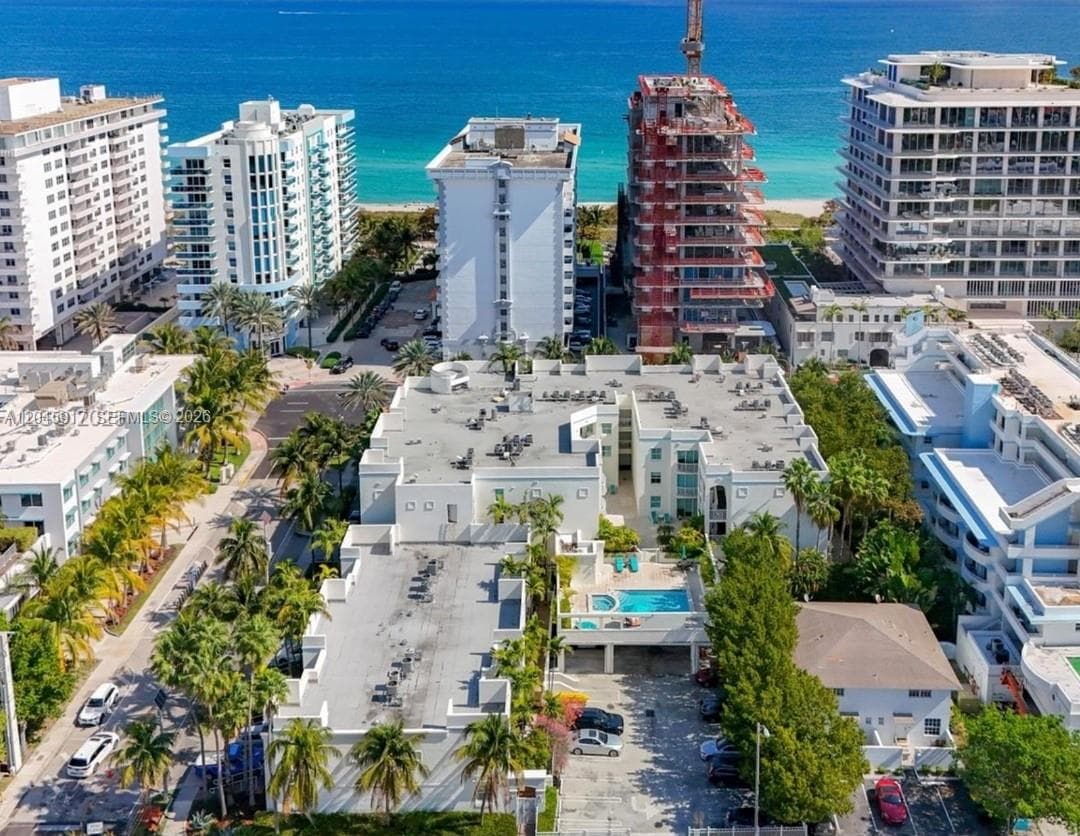 Condo en 9172 Collins Ave, Surfside — foto 3