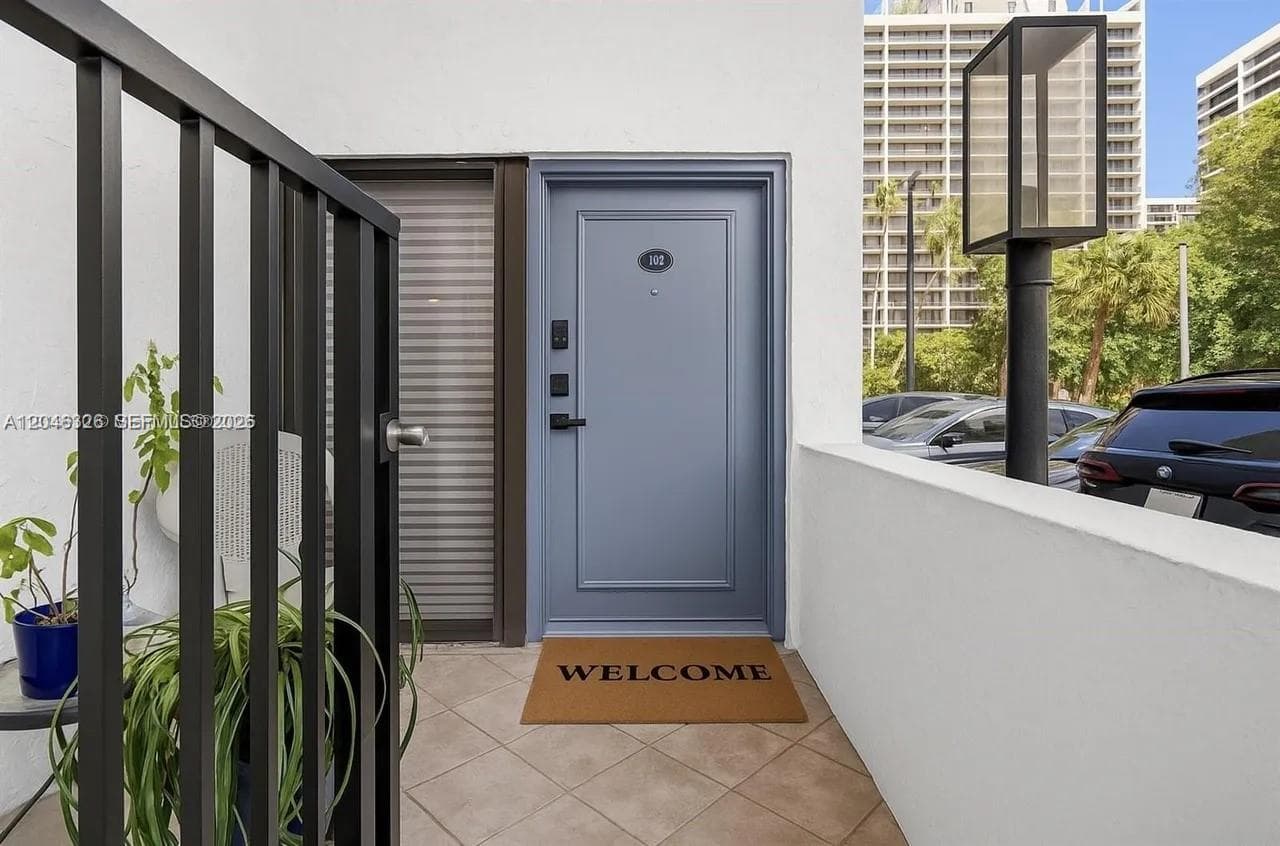 Condo at 2715 Tigertail Ave, Miami — photo 2