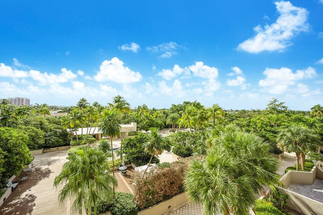 Condo at 151 Crandon Blvd, Key Biscayne — photo 2