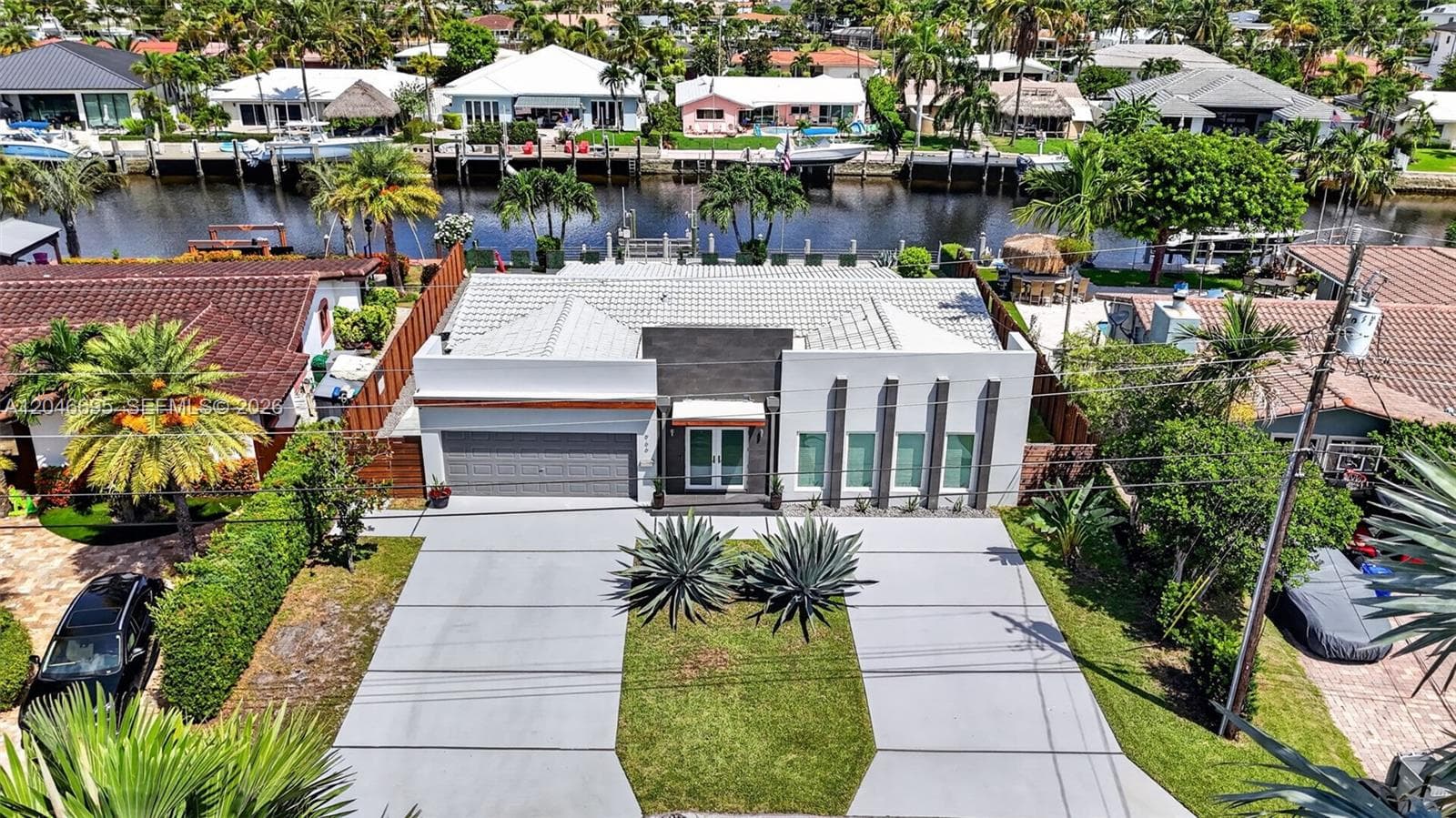 Single-family home at 966 SE 9th Ave, Pompano Beach, FL