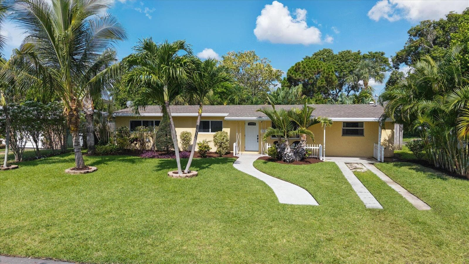Single-family home at 925 NE 25th Avenue, Pompano Beach, FL