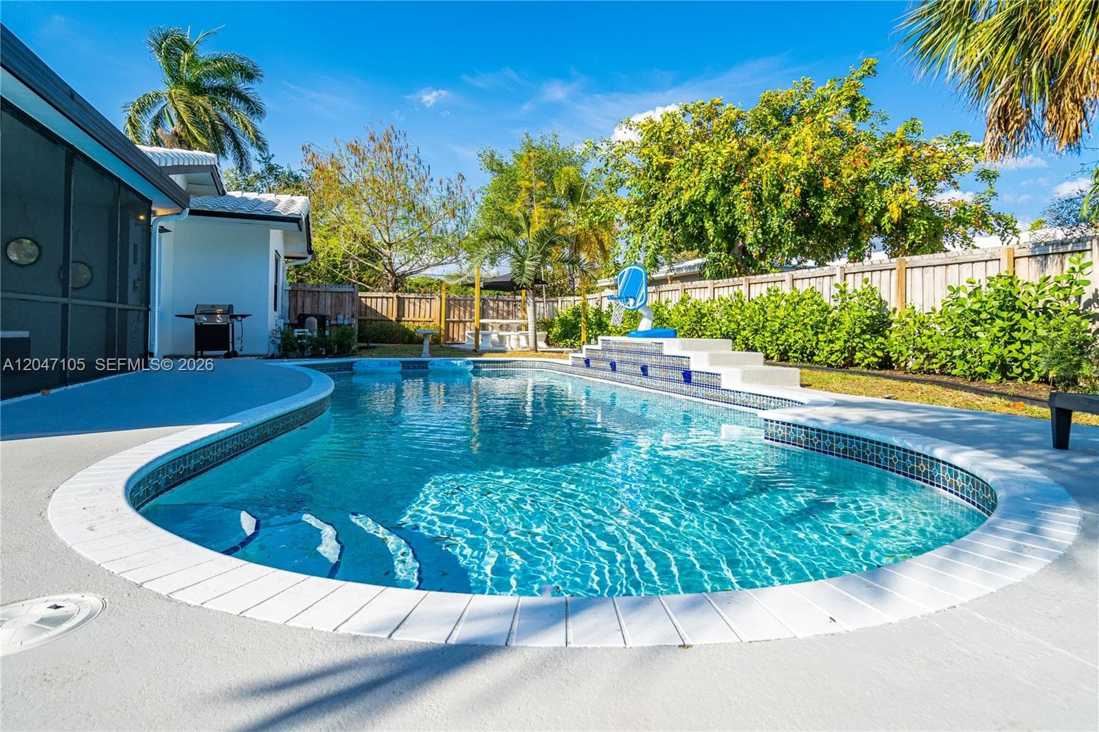 Single-family home at 714 NE 2nd St, Pompano Beach — photo 1