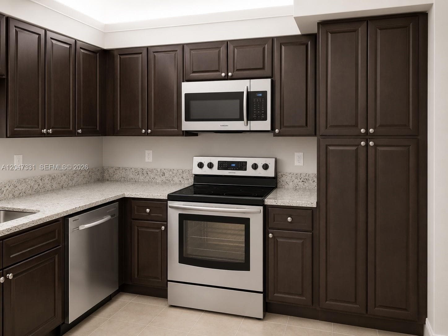 Condo at 331 Lakeview Dr, Weston — photo 3