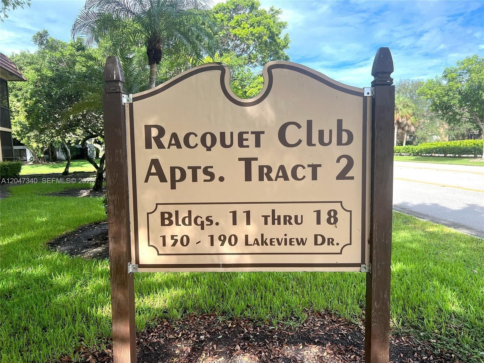 Condo at 182 Lakeview Dr, Weston, FL