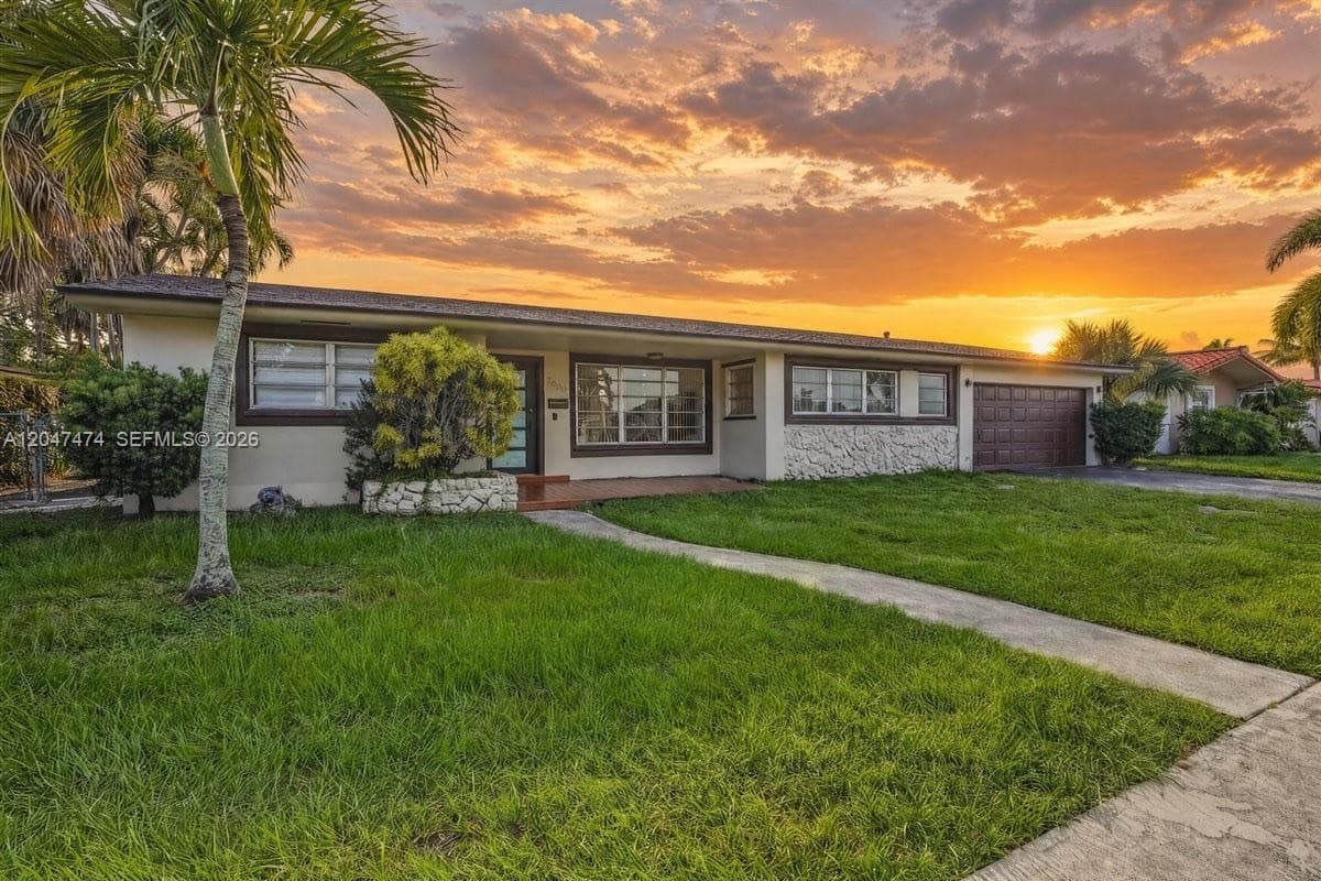 Single-family home en 7850 W 16th Ave, Hialeah — foto 2