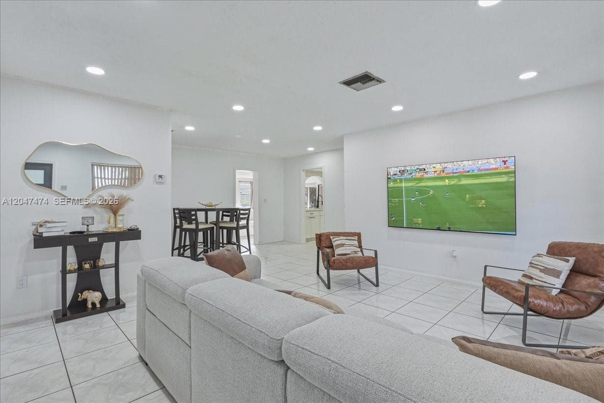 Single-family home en 7850 W 16th Ave, Hialeah — foto 3