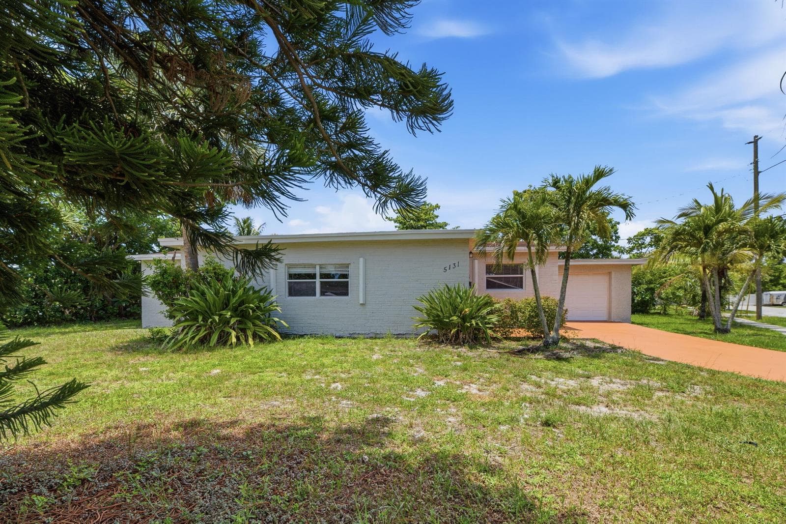Single-family home at 5131 SW 6th Street, Margate, FL
