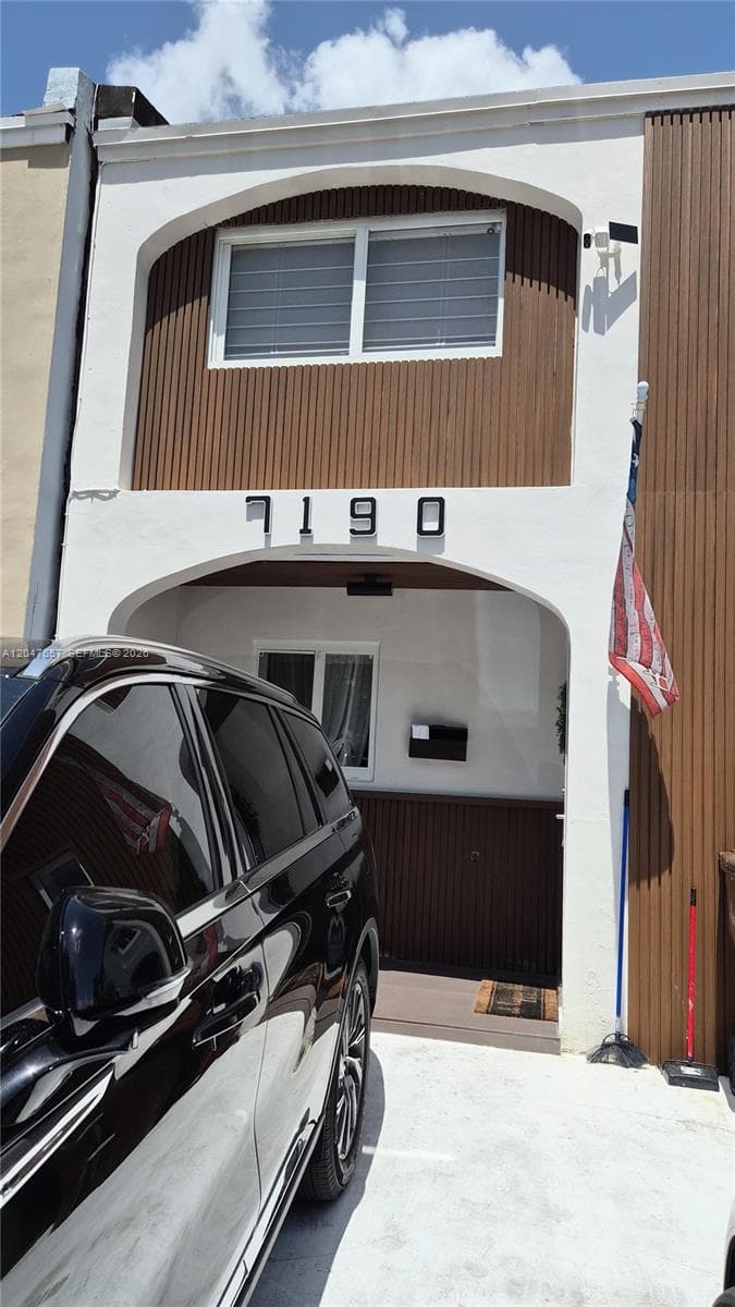 Townhouse at 7190 W 17th Ct, Hialeah, FL