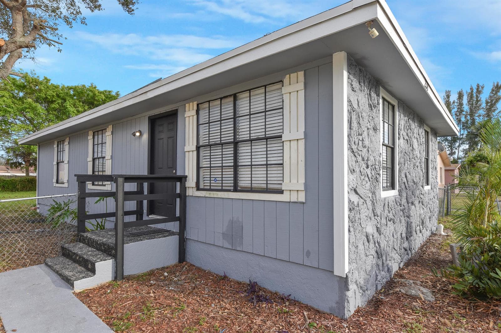 Single-family home at 237 SW 11th Avenue, Delray Beach, FL