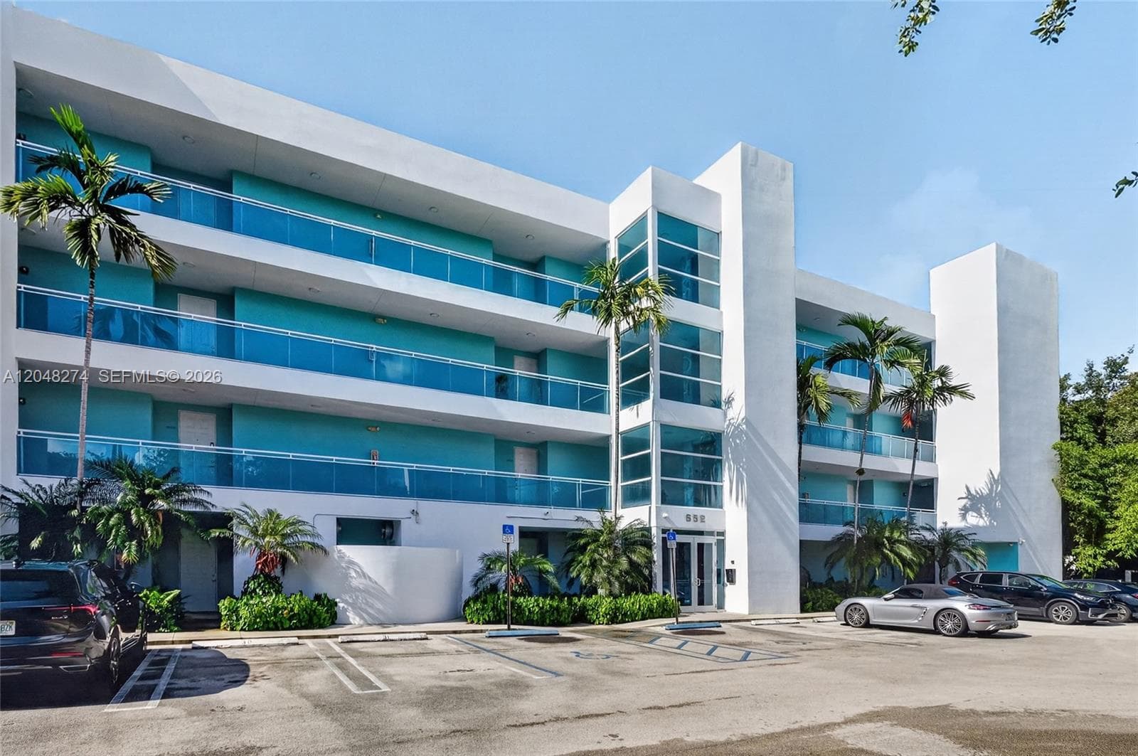 Condo en 652 NE 63rd St, Miami — foto 1