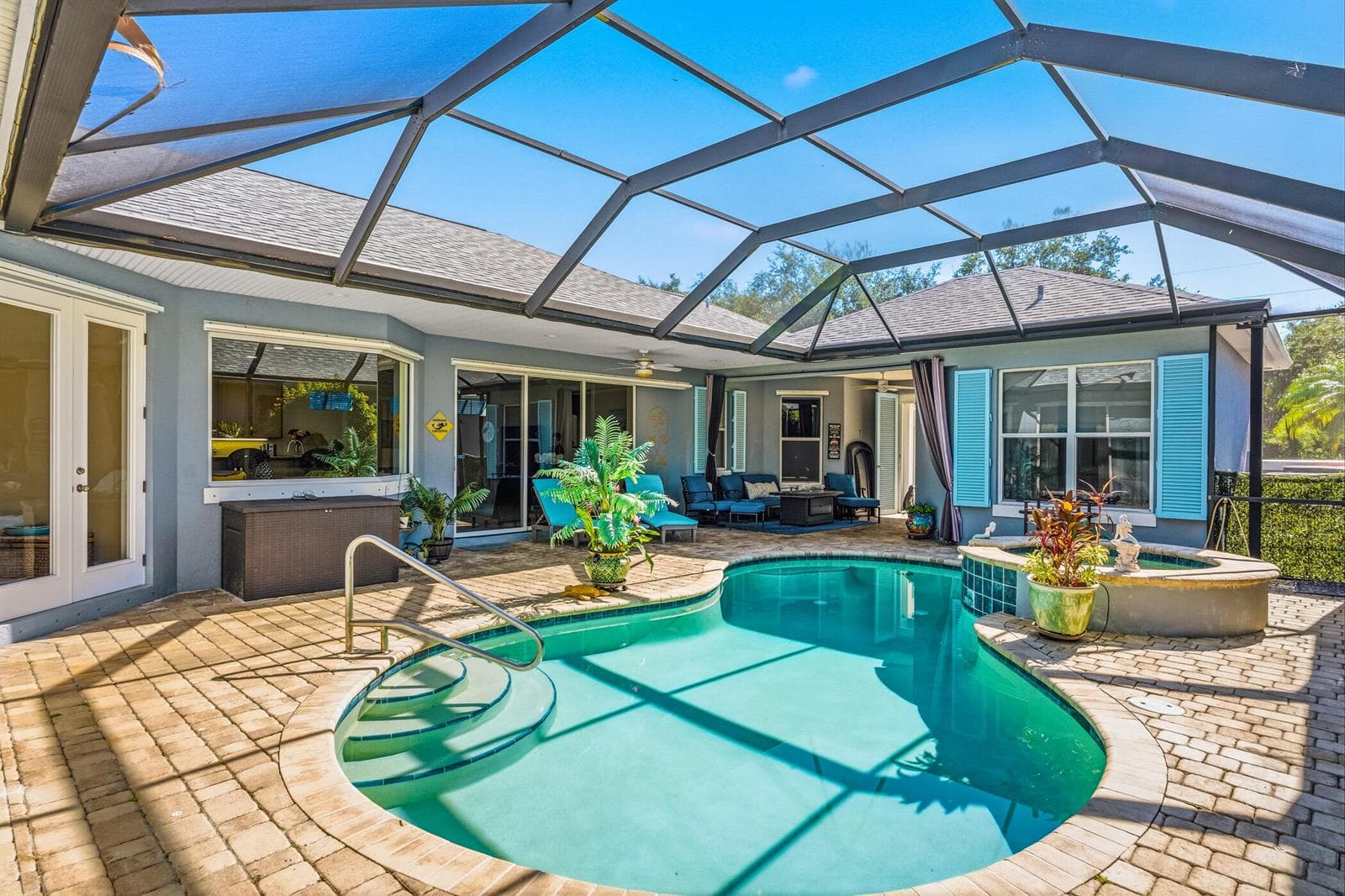 Single-family home at 228 Oak Hammock Circle SW, Vero Beach, FL