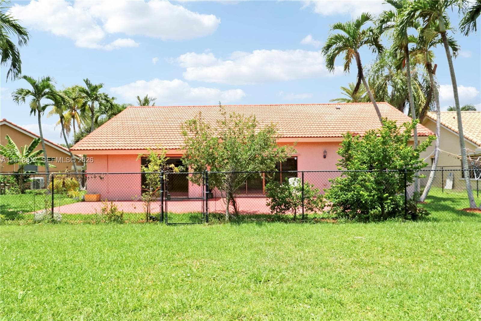 Single-family home at 9496 Sun Pointe Dr, Boynton Beach — photo 2