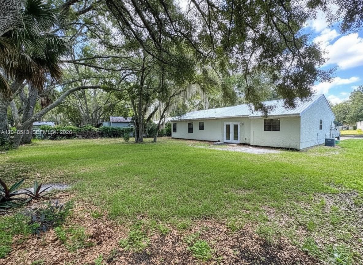 Single-family home at 4005 E Sunflower Cir, La Belle — photo 2