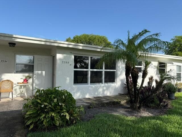 Condo at 7293 W Oakridge Circle, Lake Worth, FL