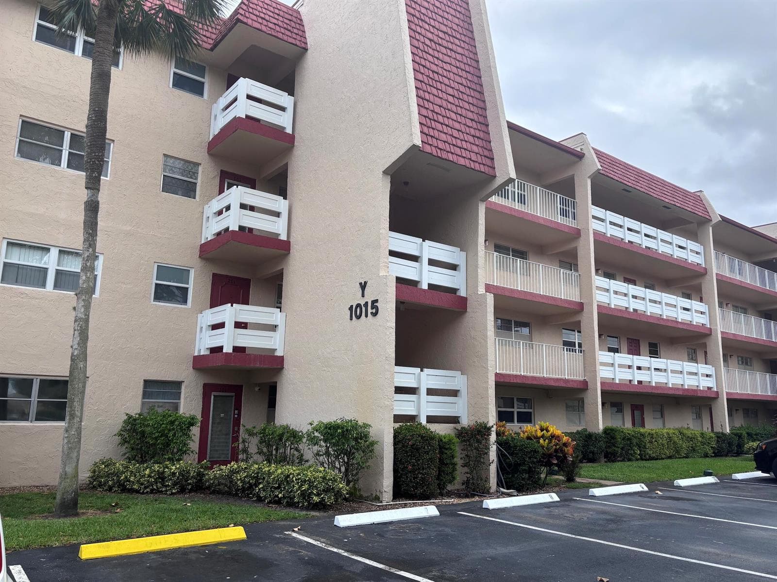 Condo at 1015 Country Club Drive, Margate, FL