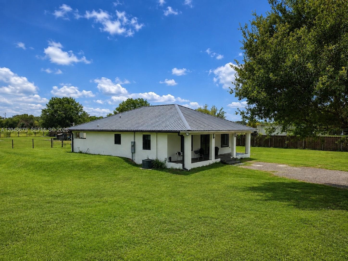 Single-family home at 525 N Granja ST, Clewiston, FL