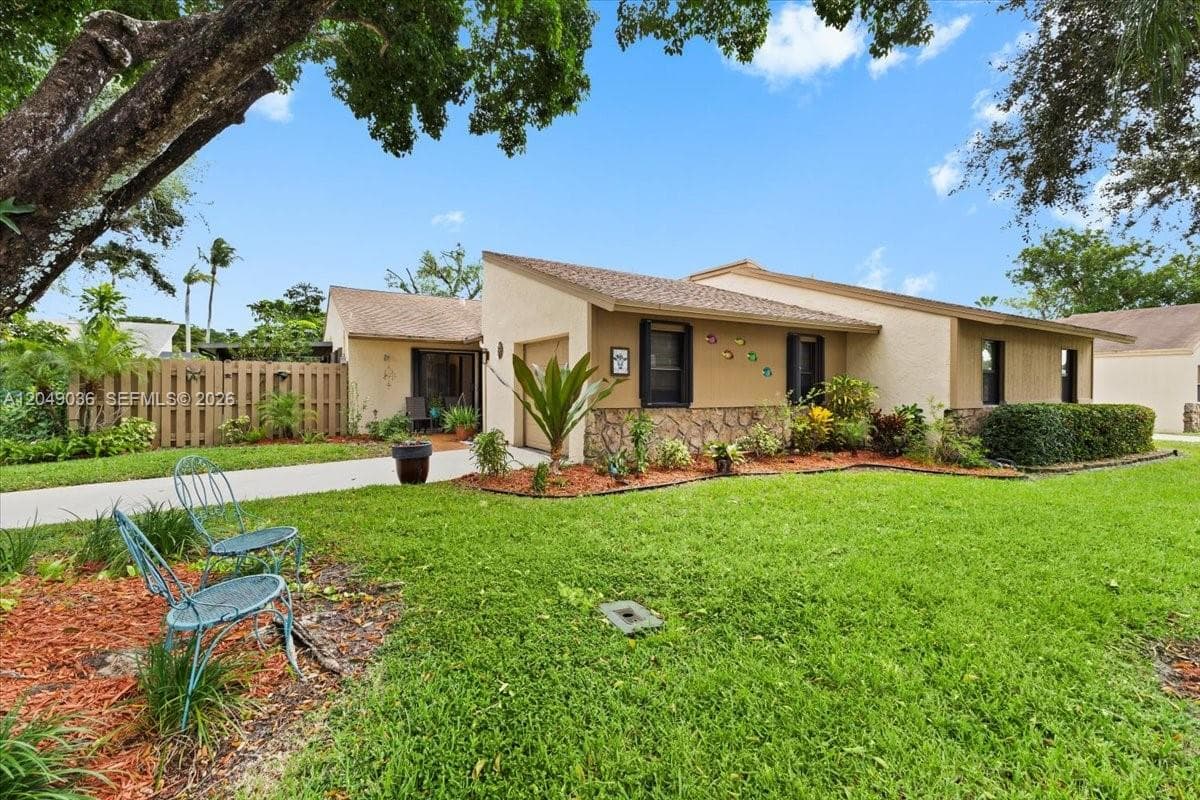 Townhouse at 901 NW 26th Ave, Delray Beach — photo 2