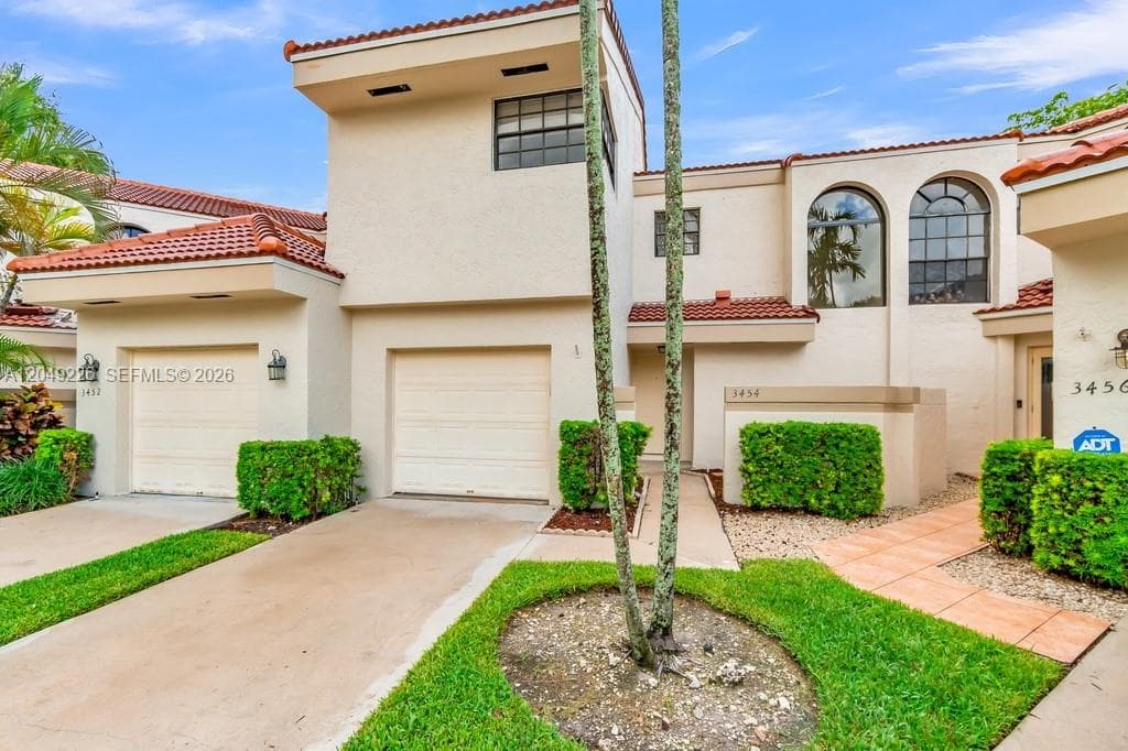 Townhouse at 3454 Laurel Oaks Ln, Hollywood, FL