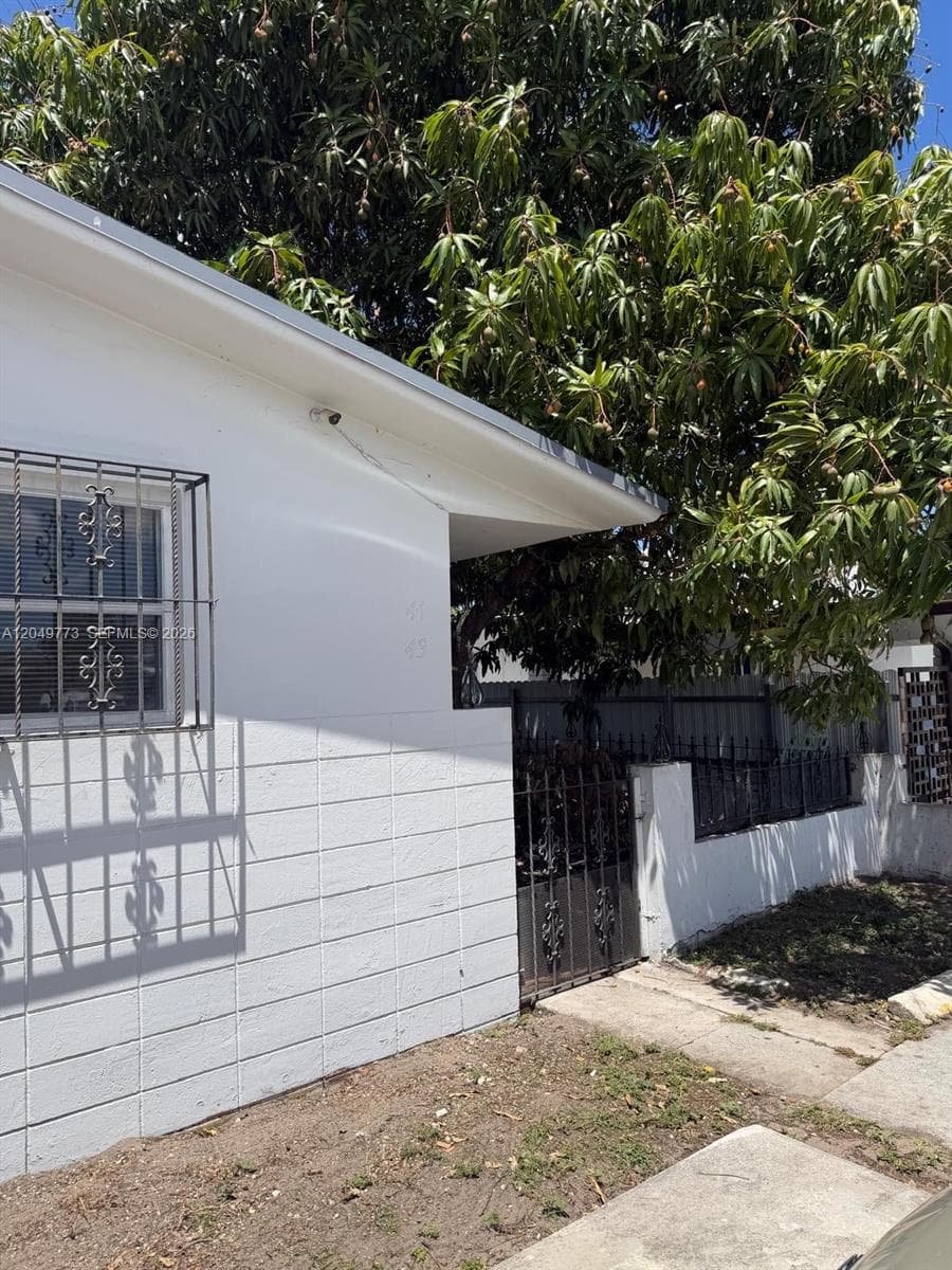 Single-family home at 41 E 20th St, Hialeah — photo 1