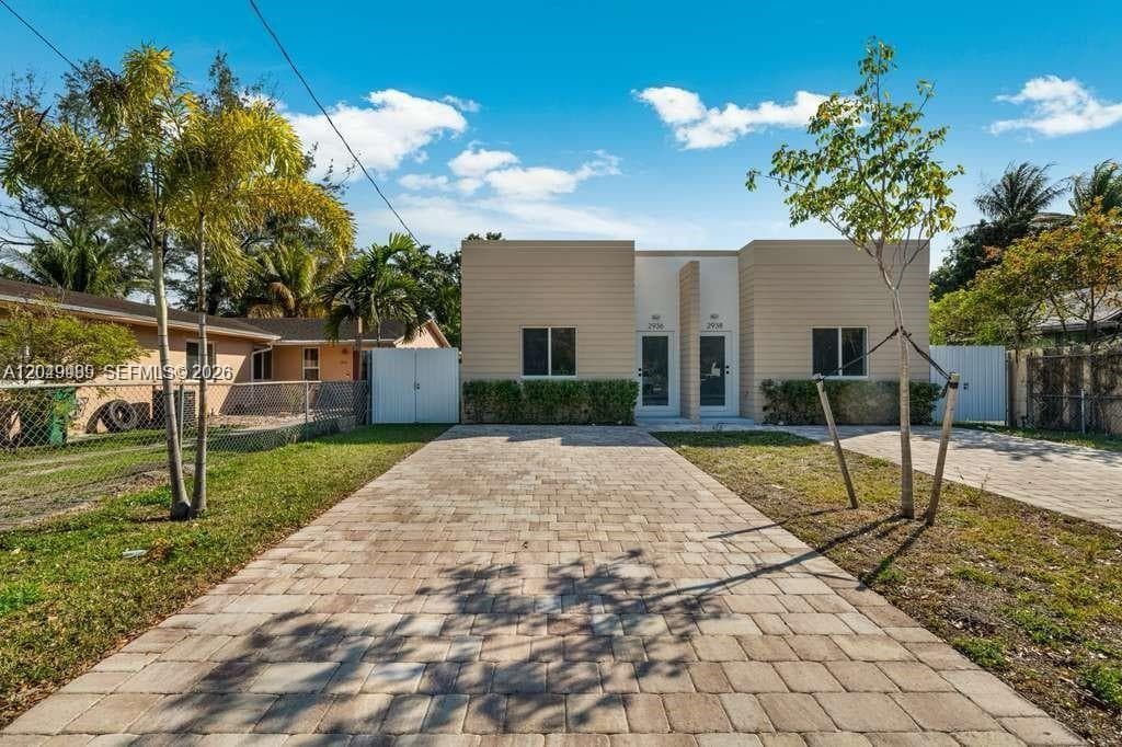 Townhouse at 2938 NW 27th St, Miami — photo 1