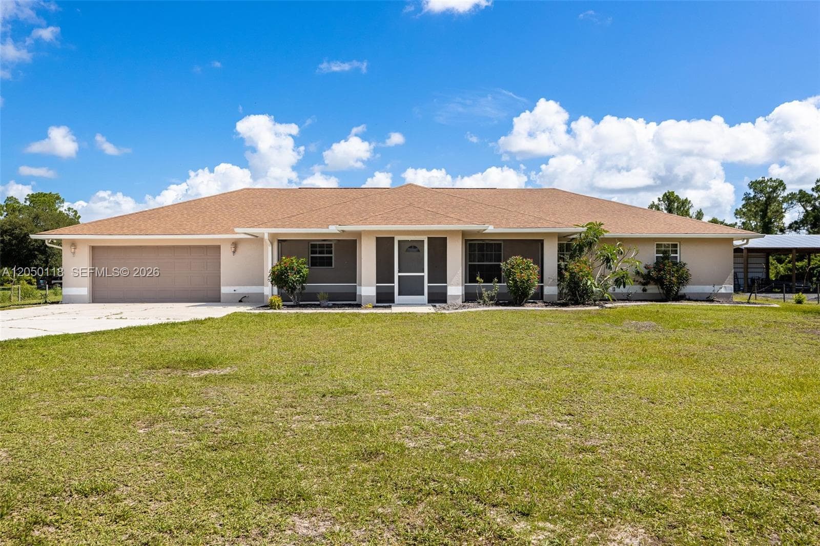 Single-family home at 7764 14th Pl, La Belle, FL