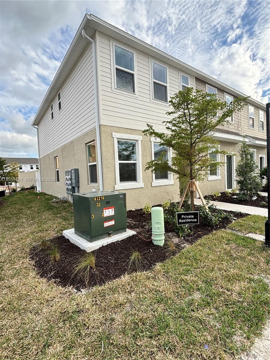 Townhouse at 8768 daybreak st, Sarasota, FL