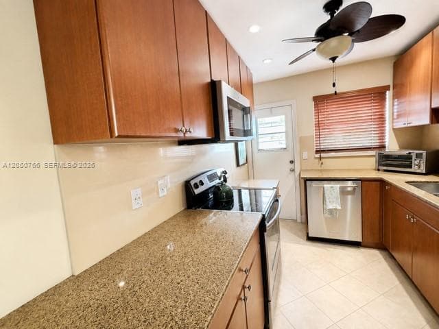 Co-op at 3600 Harrison St, Hollywood, FL
